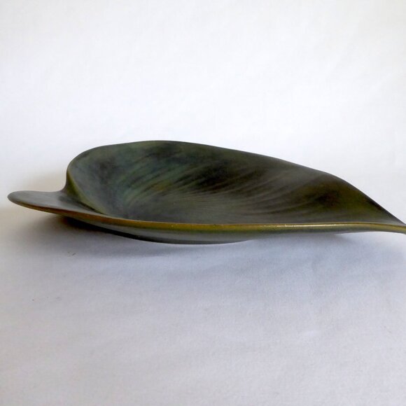 VINTAGE ART NOUVEAU HANDCRAFTED SCULPTED CERAMIC GREEN LEAF PLATE PLATTER - Picture 5 of 12